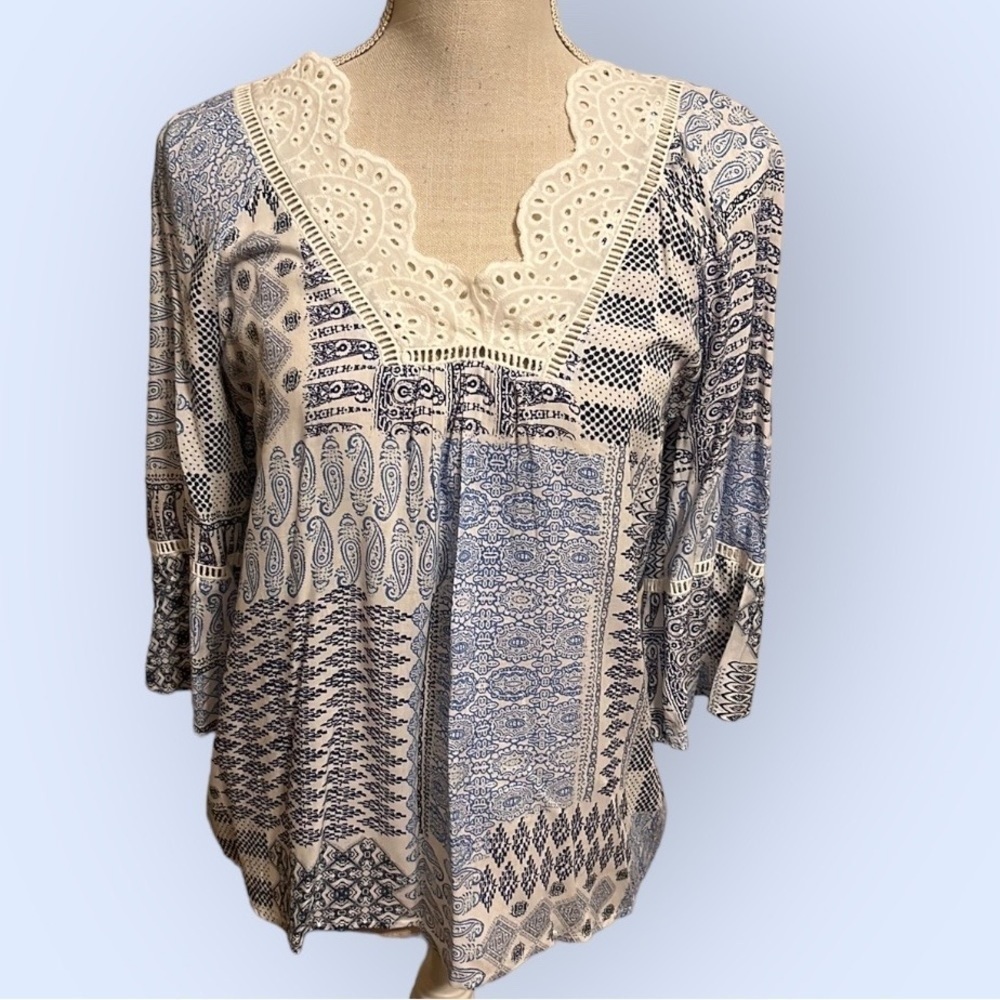 Daniel rainn blouse, blue patch design , eyelet neck trim. Sz Sm